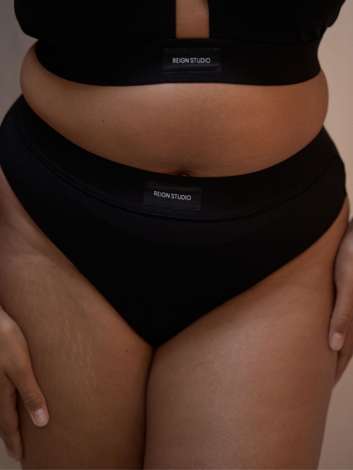 High-waisted Thong - Americano (Black)