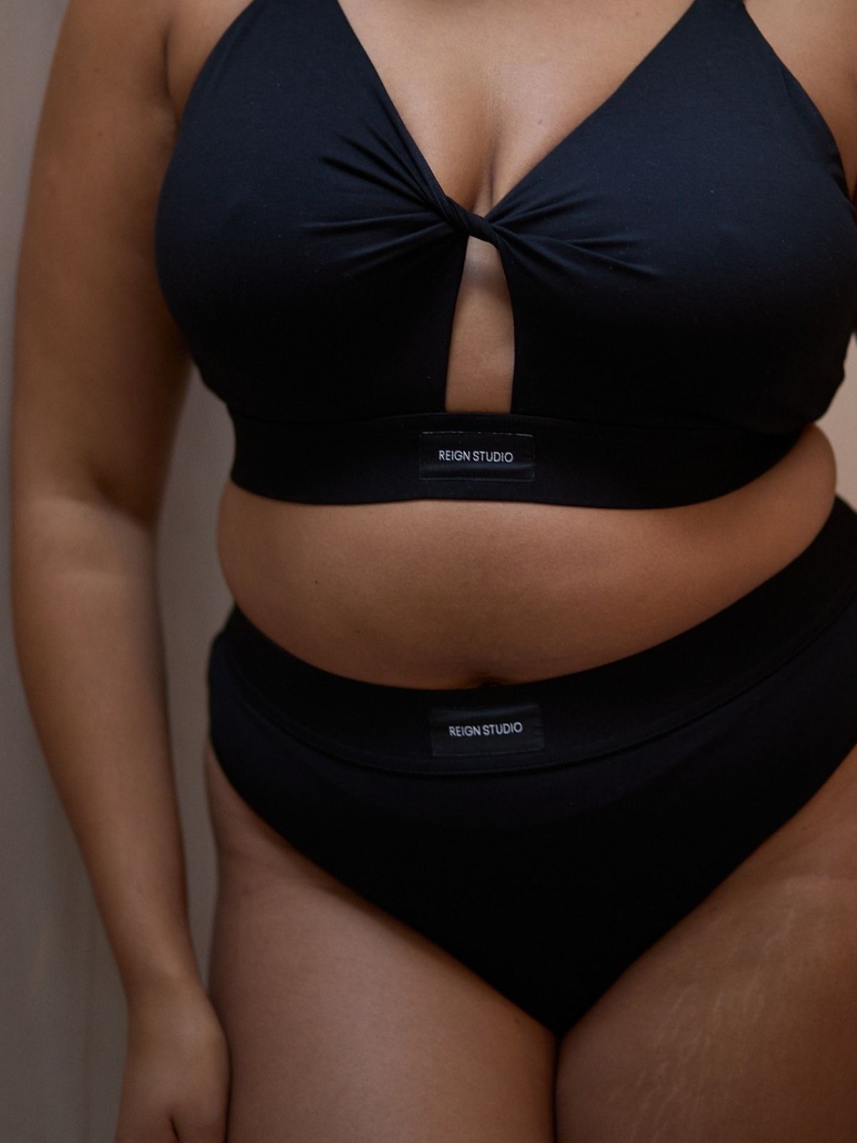 High-waisted Thong - Americano (Black)